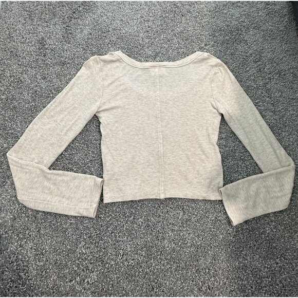 Universal Thread beige ribbed long-sleeve crop top Size S - Picture 2 of 5